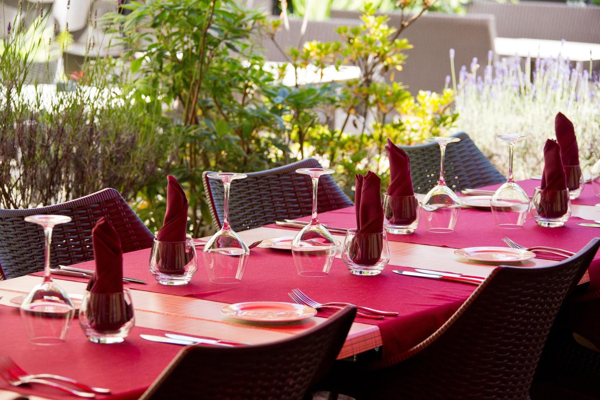 Logis Hotel-Restaurant Le Chene Vert Saint-Pourçain-sur-Sioule 外观 照片