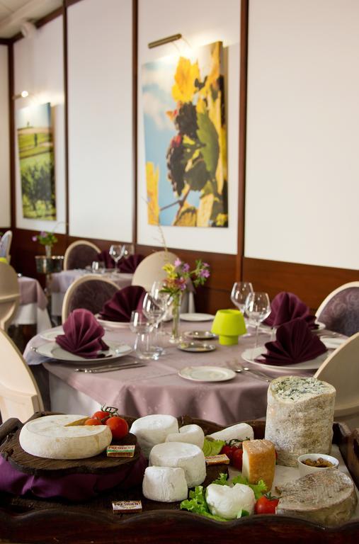 Logis Hotel-Restaurant Le Chene Vert Saint-Pourçain-sur-Sioule 外观 照片