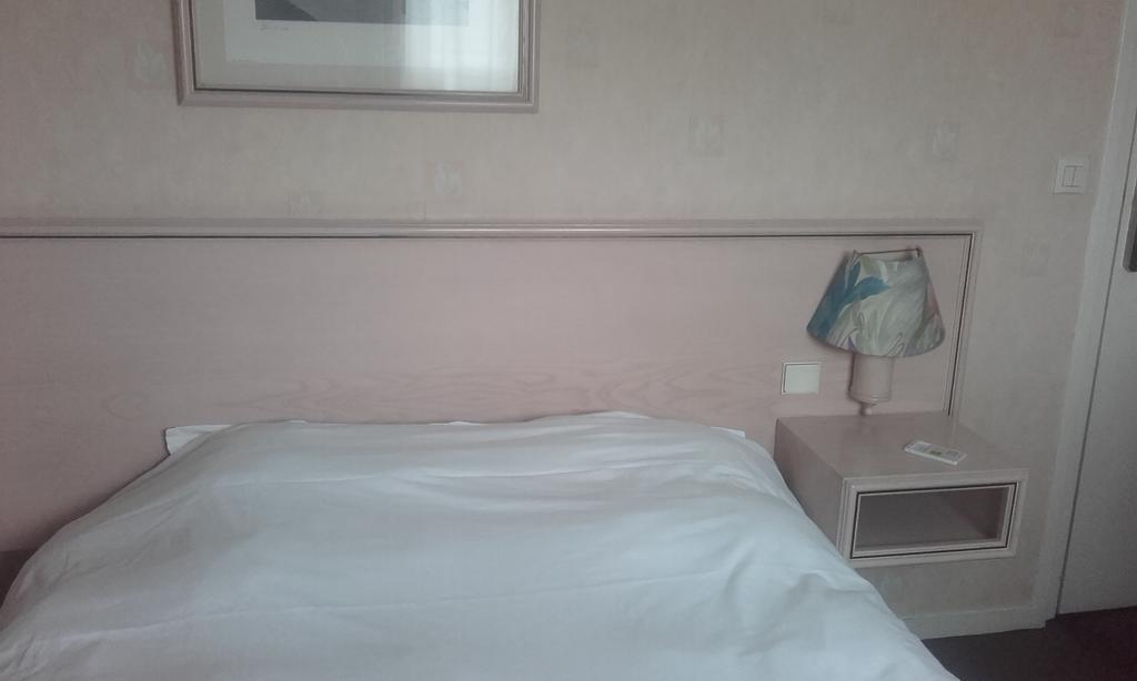 Logis Hotel-Restaurant Le Chene Vert Saint-Pourçain-sur-Sioule 外观 照片