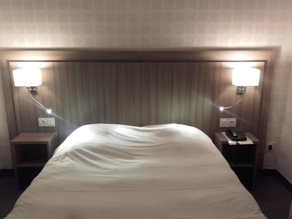 Logis Hotel-Restaurant Le Chene Vert Saint-Pourçain-sur-Sioule 外观 照片