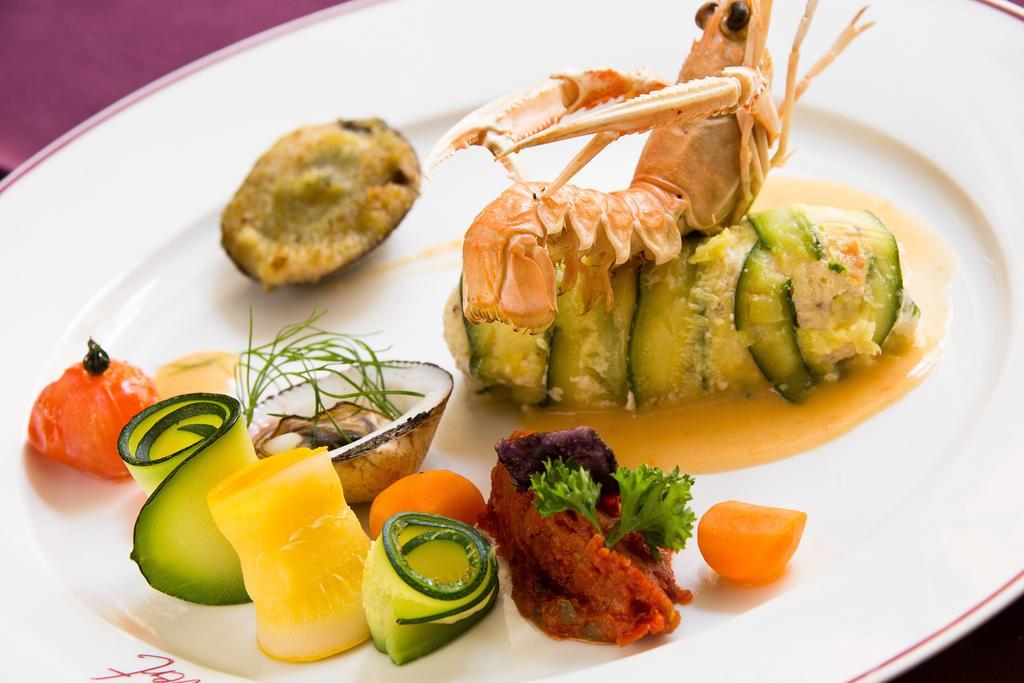 Logis Hotel-Restaurant Le Chene Vert Saint-Pourçain-sur-Sioule 外观 照片