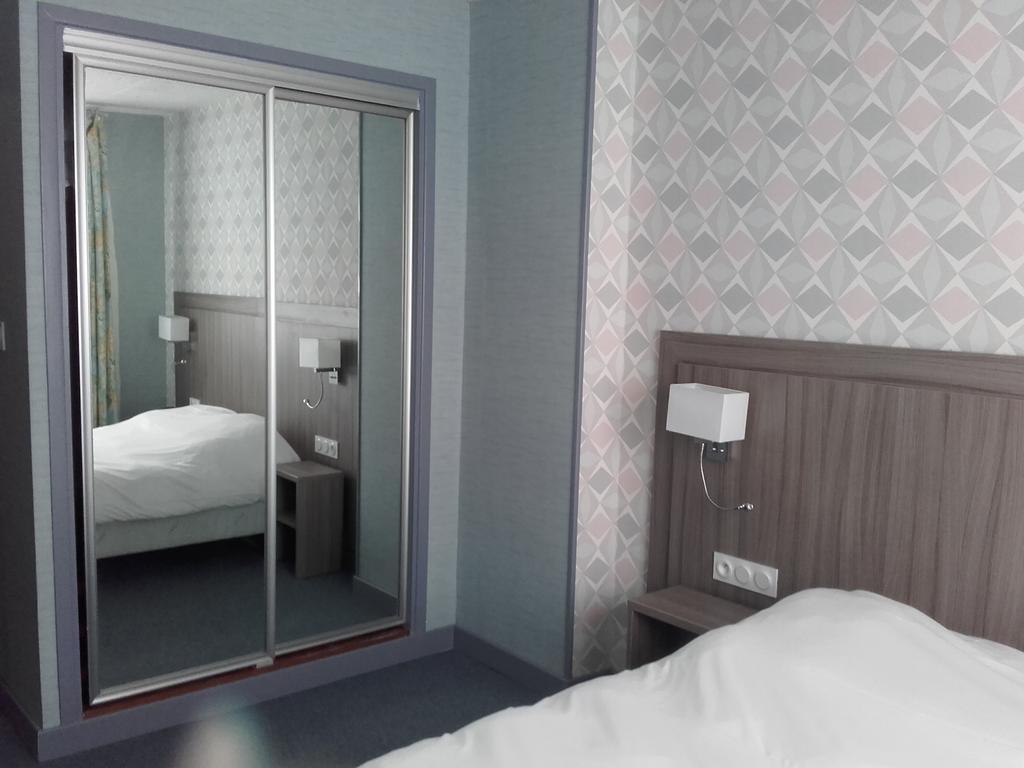 Logis Hotel-Restaurant Le Chene Vert Saint-Pourçain-sur-Sioule 外观 照片