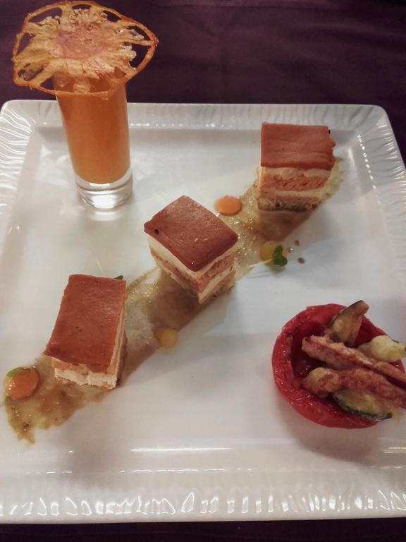 Logis Hotel-Restaurant Le Chene Vert Saint-Pourçain-sur-Sioule 外观 照片
