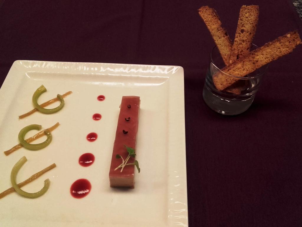 Logis Hotel-Restaurant Le Chene Vert Saint-Pourçain-sur-Sioule 外观 照片