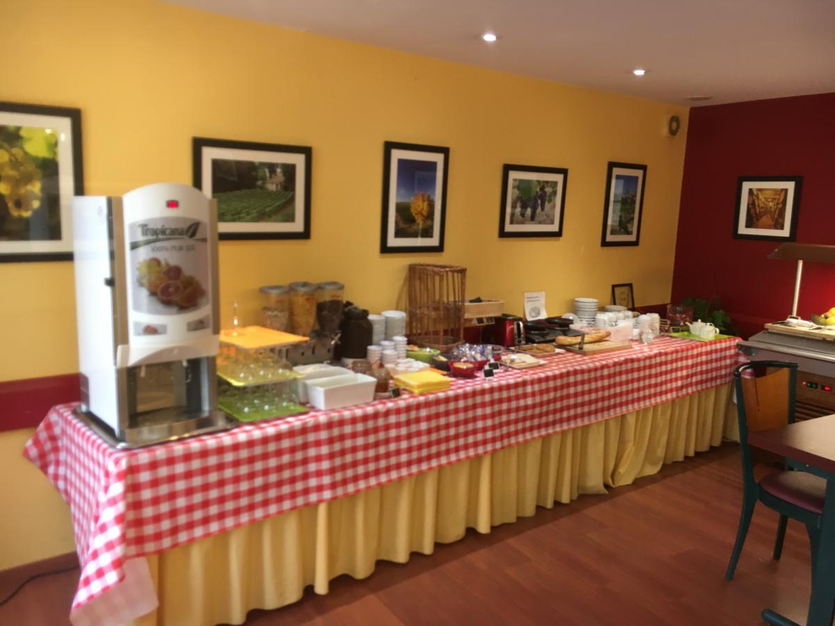 Logis Hotel-Restaurant Le Chene Vert Saint-Pourçain-sur-Sioule 外观 照片