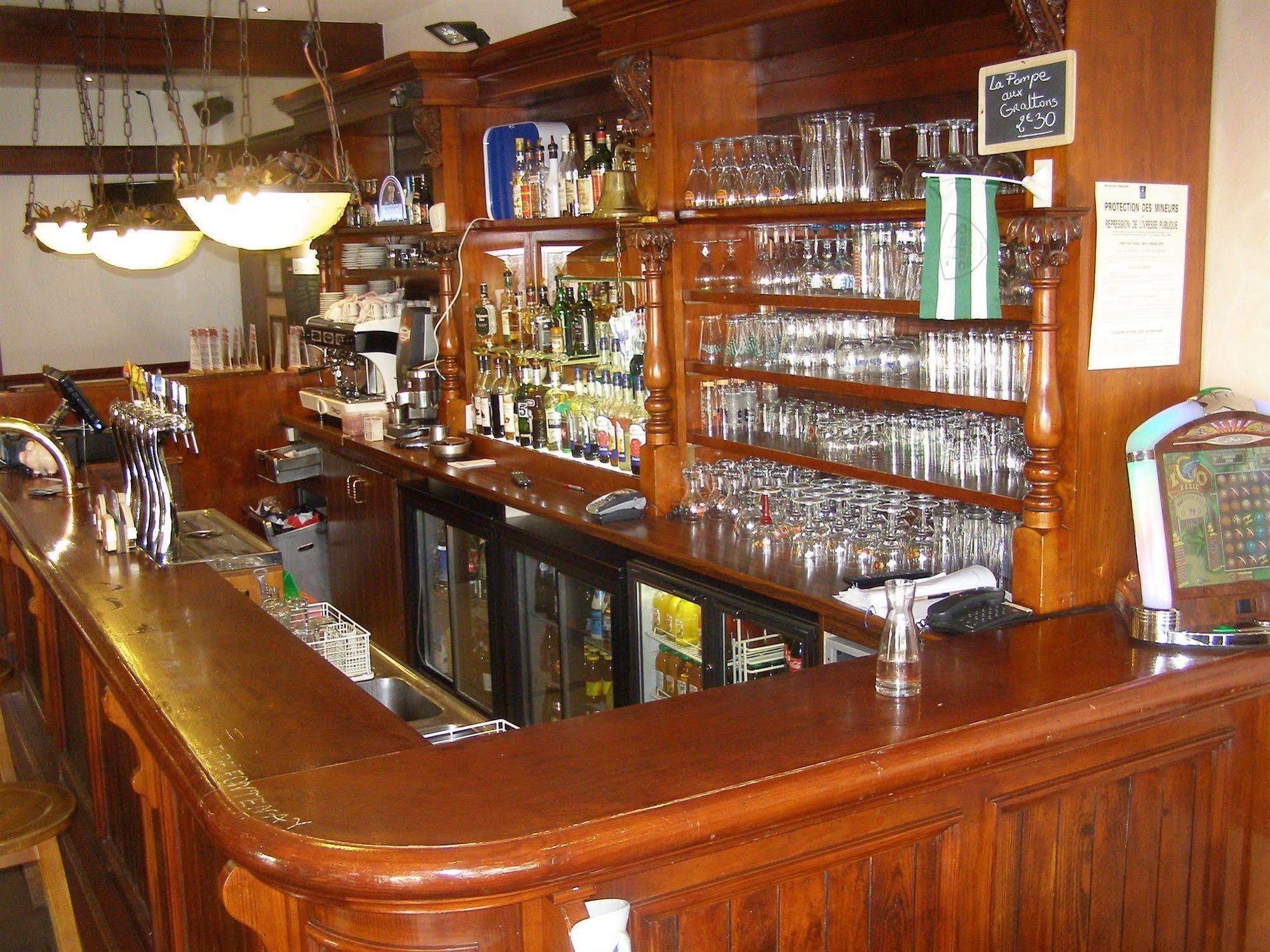 Logis Hotel-Restaurant Le Chene Vert Saint-Pourçain-sur-Sioule 外观 照片